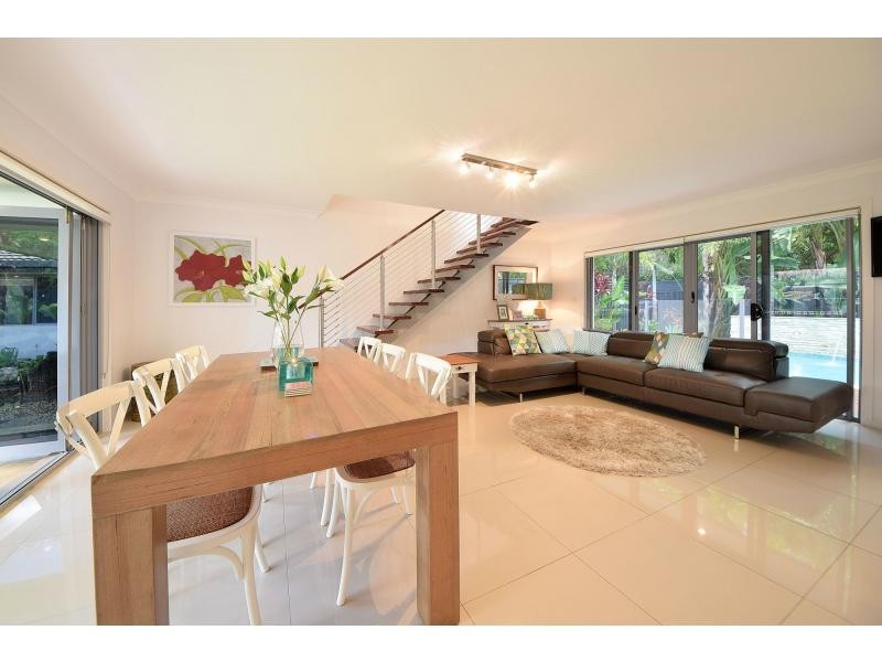 124 Acanthus Avenue, Burleigh Waters QLD 4220