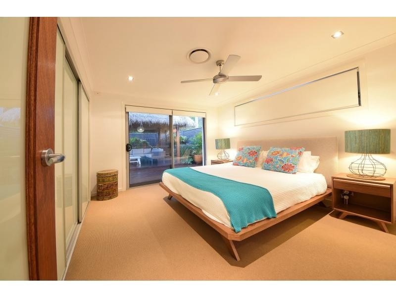 124 Acanthus Avenue, Burleigh Waters QLD 4220