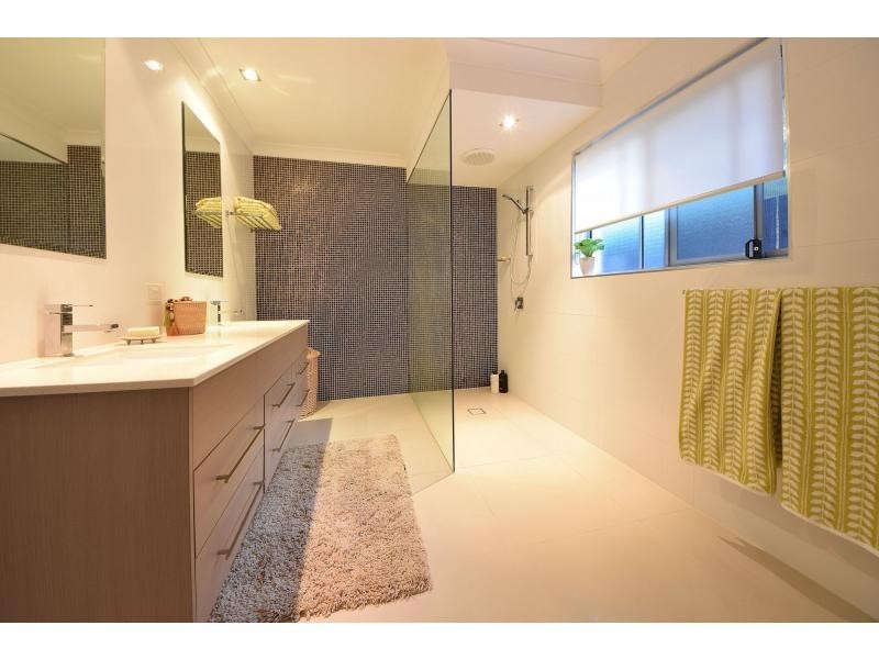 124 Acanthus Avenue, Burleigh Waters QLD 4220