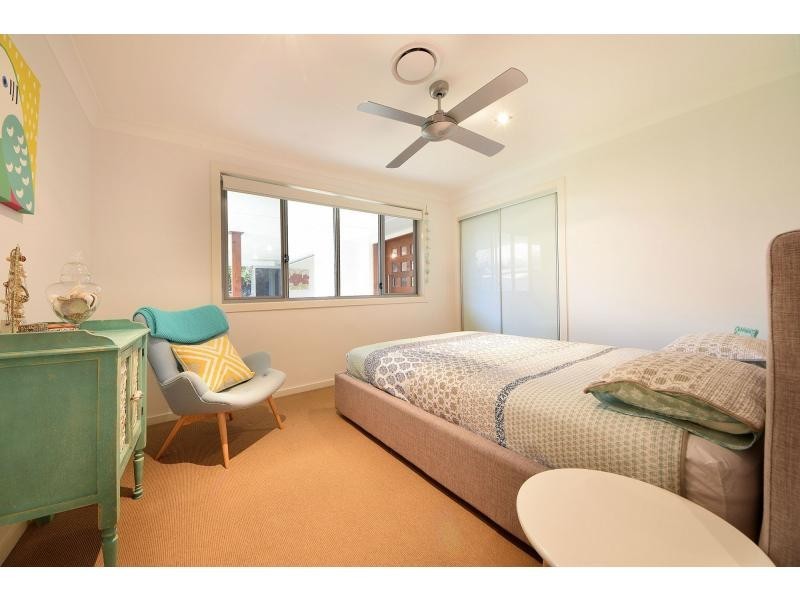 124 Acanthus Avenue, Burleigh Waters QLD 4220