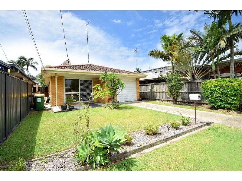 101 Albion Avenue, Miami QLD 4220