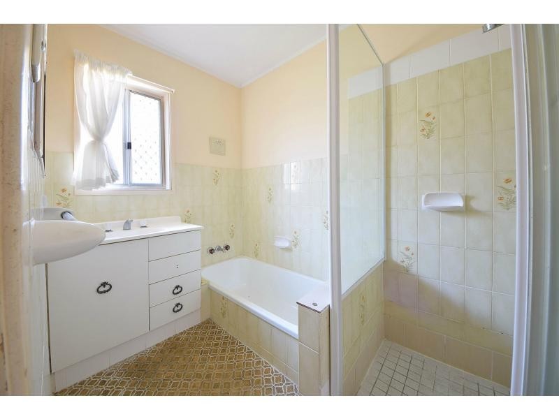 101 Albion Avenue, Miami QLD 4220