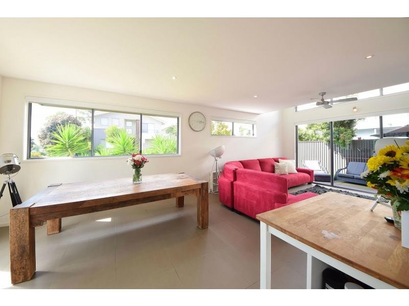 30 Lakefront Crescent, Varsity Lakes QLD 4227