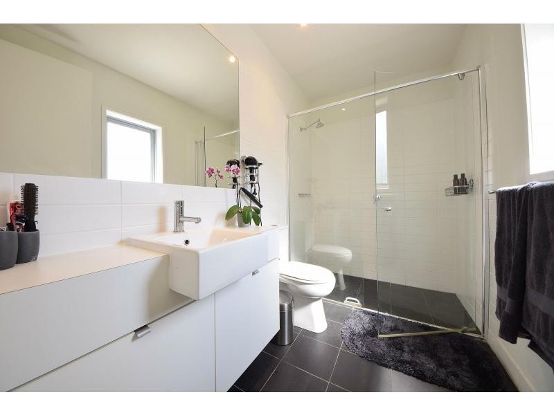 30 Lakefront Crescent, Varsity Lakes QLD 4227