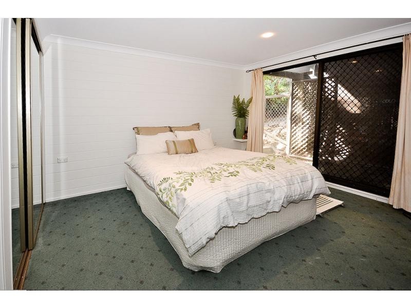 62 Ocean Parade, Burleigh Heads QLD 4220