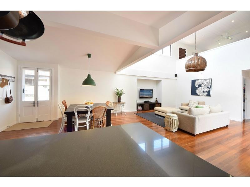 60 Fifth Avenue, Palm Beach QLD 4221