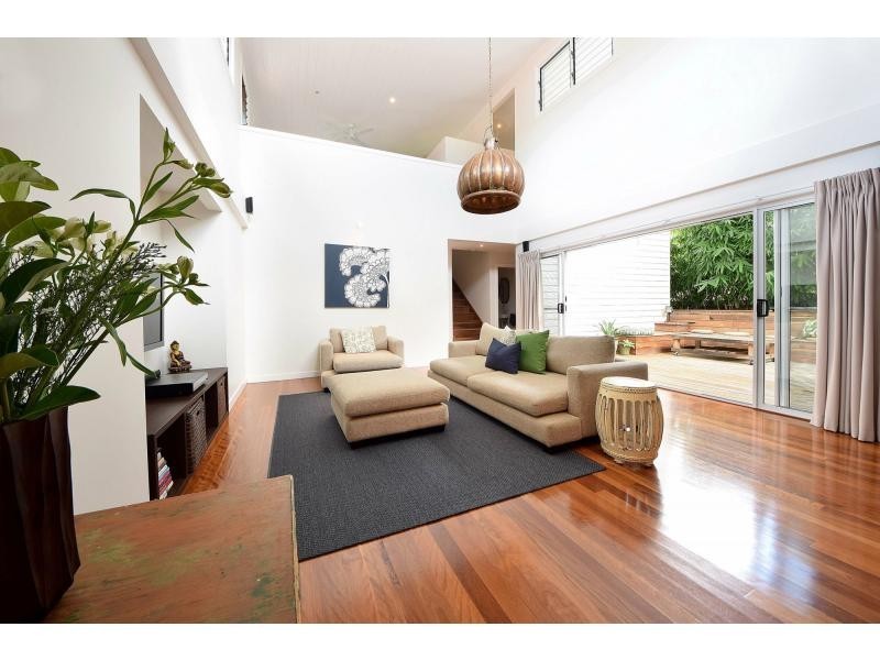 60 Fifth Avenue, Palm Beach QLD 4221