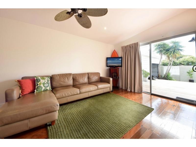 60 Fifth Avenue, Palm Beach QLD 4221