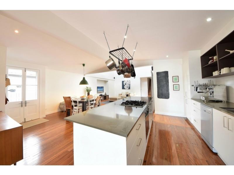 60 Fifth Avenue, Palm Beach QLD 4221