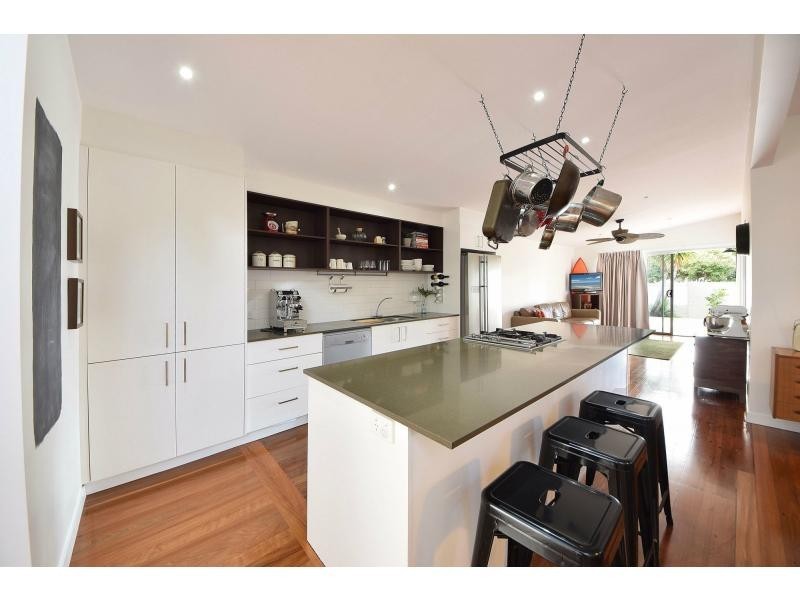 60 Fifth Avenue, Palm Beach QLD 4221