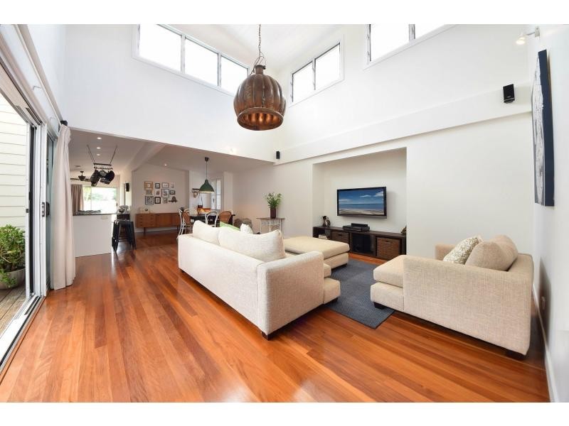 60 Fifth Avenue, Palm Beach QLD 4221