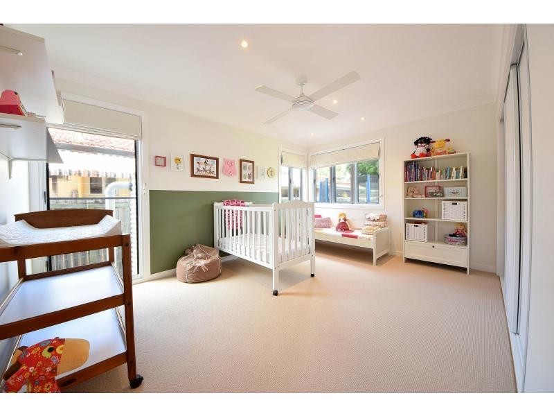 60 Fifth Avenue, Palm Beach QLD 4221