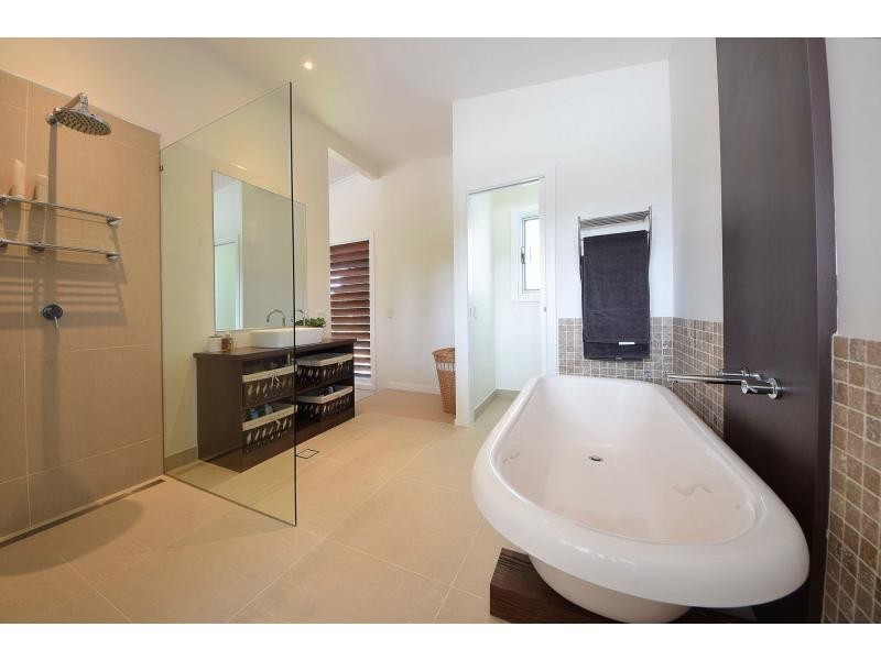 60 Fifth Avenue, Palm Beach QLD 4221