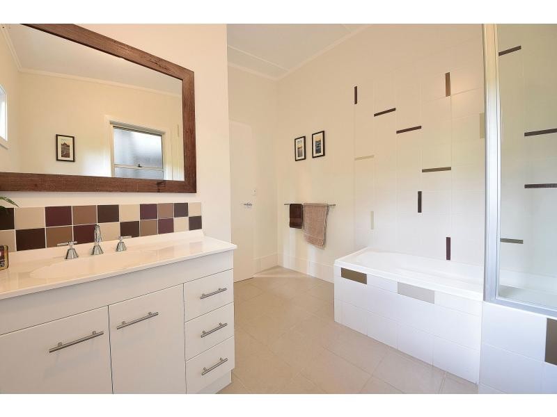 60 Fifth Avenue, Palm Beach QLD 4221