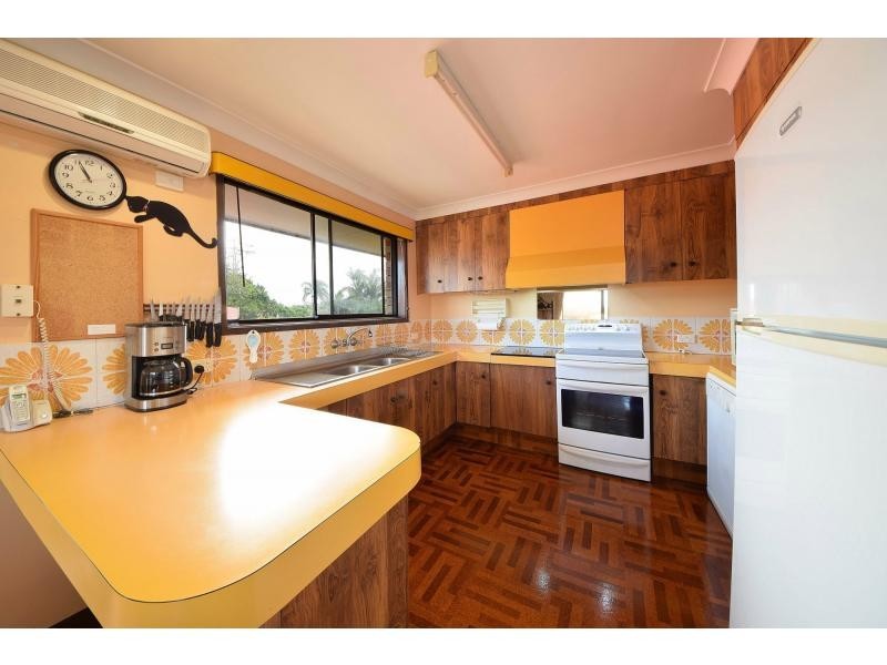 6 Bradley Avenue, Miami QLD 4220