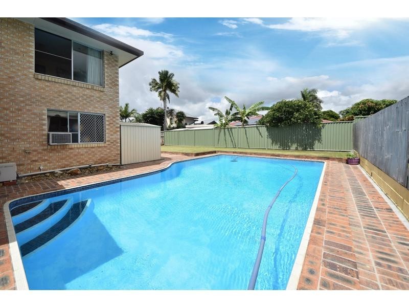 6 Bradley Avenue, Miami QLD 4220