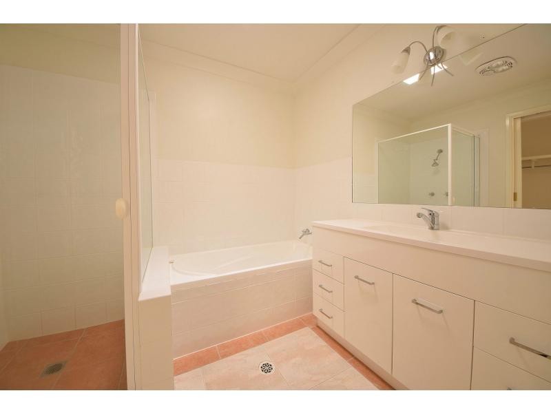 4/7 Sunbird Street, Burleigh Waters QLD 4220