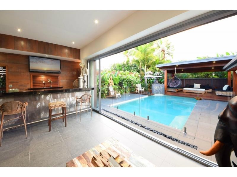 8 Auk Avenue, Burleigh Waters QLD 4220