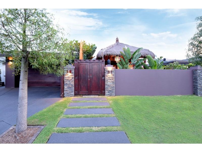 8 Auk Avenue, Burleigh Waters QLD 4220