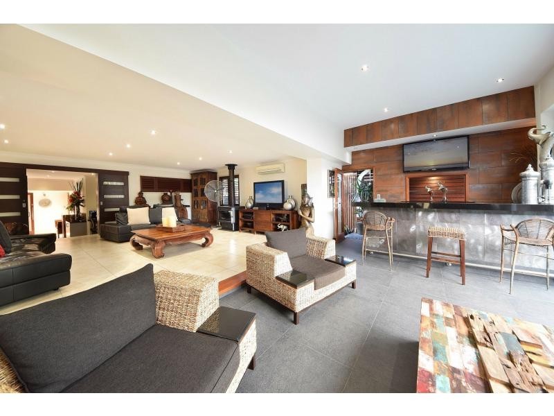 8 Auk Avenue, Burleigh Waters QLD 4220