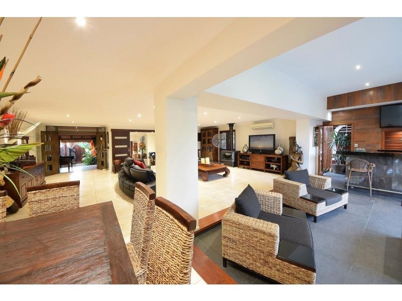 8 Auk Avenue, Burleigh Waters QLD 4220