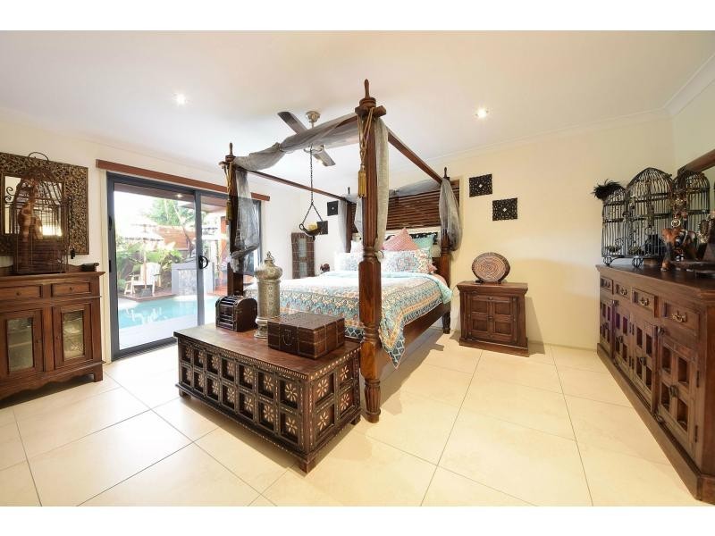 8 Auk Avenue, Burleigh Waters QLD 4220