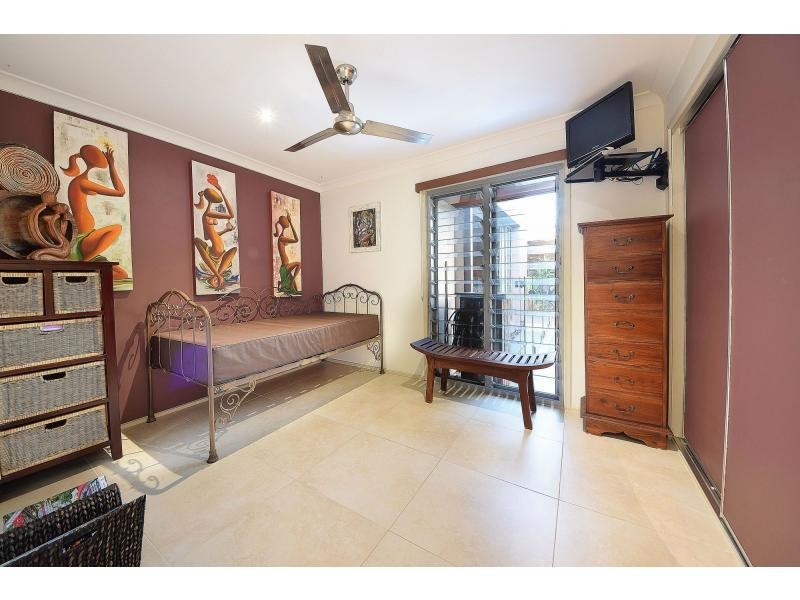 8 Auk Avenue, Burleigh Waters QLD 4220