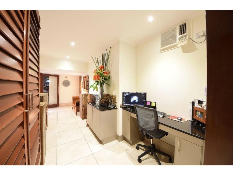 8 Auk Avenue, Burleigh Waters QLD 4220