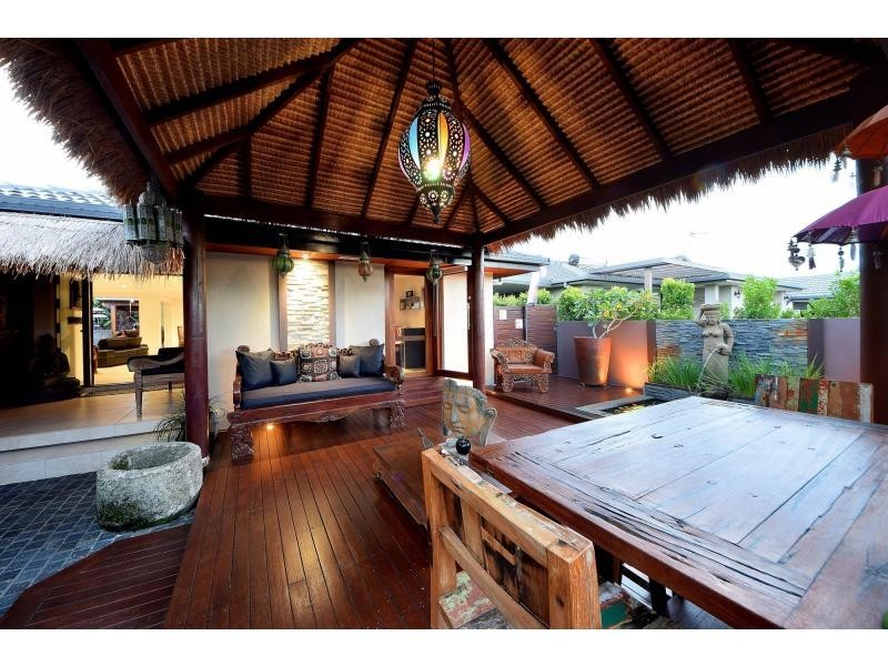 8 Auk Avenue, Burleigh Waters QLD 4220