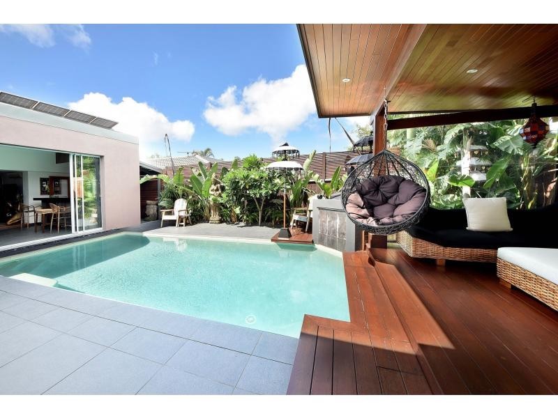 8 Auk Avenue, Burleigh Waters QLD 4220