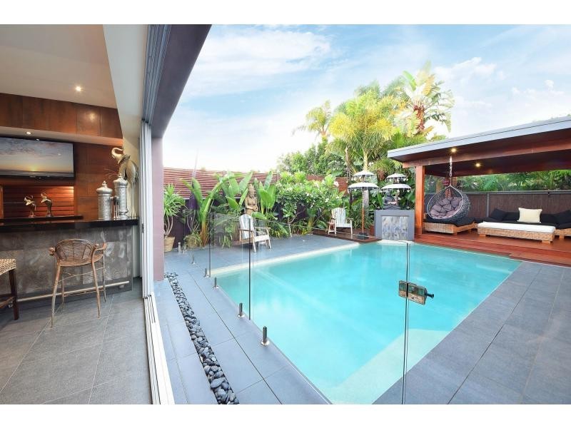 8 Auk Avenue, Burleigh Waters QLD 4220