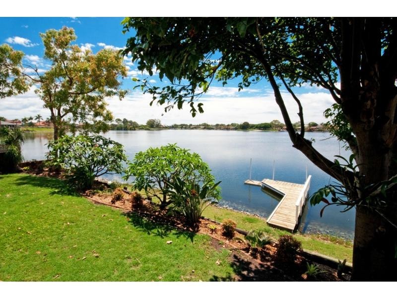 20 Compass Court, Mermaid Waters QLD 4218