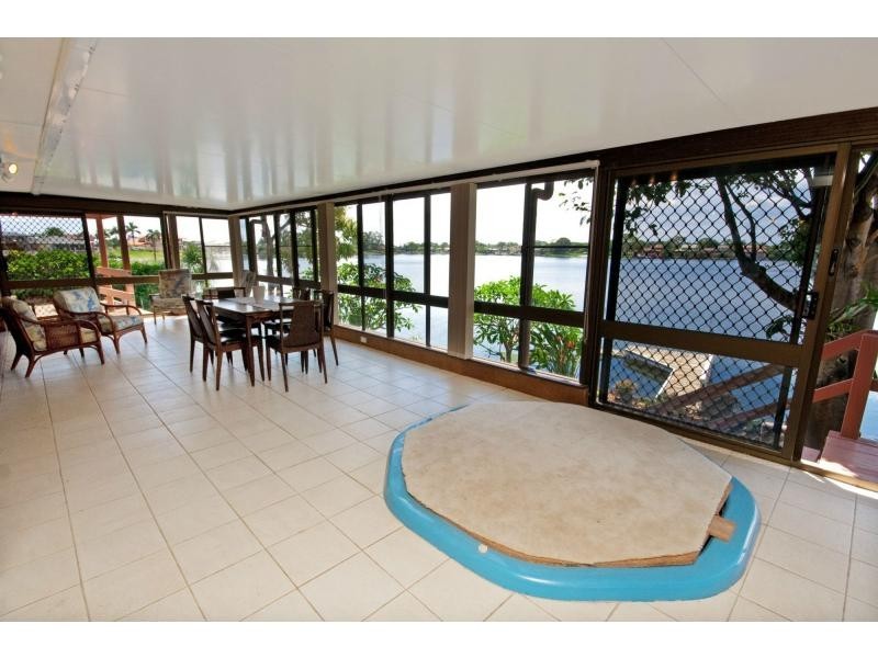20 Compass Court, Mermaid Waters QLD 4218