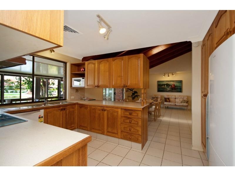 20 Compass Court, Mermaid Waters QLD 4218