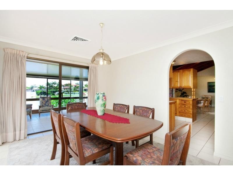 20 Compass Court, Mermaid Waters QLD 4218