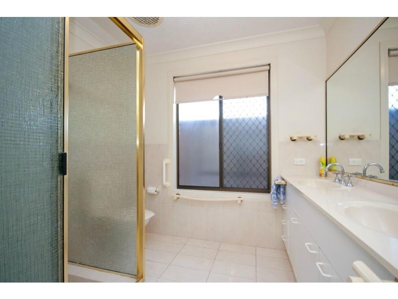 20 Compass Court, Mermaid Waters QLD 4218