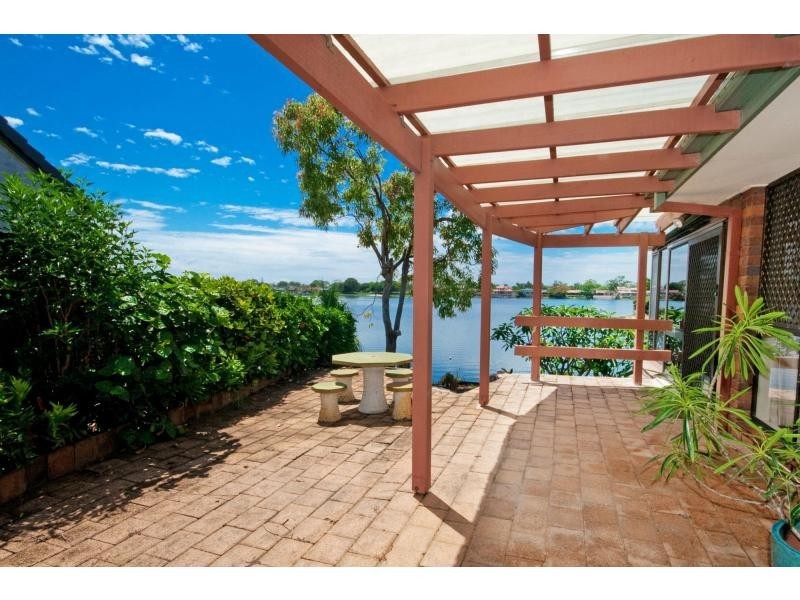 20 Compass Court, Mermaid Waters QLD 4218