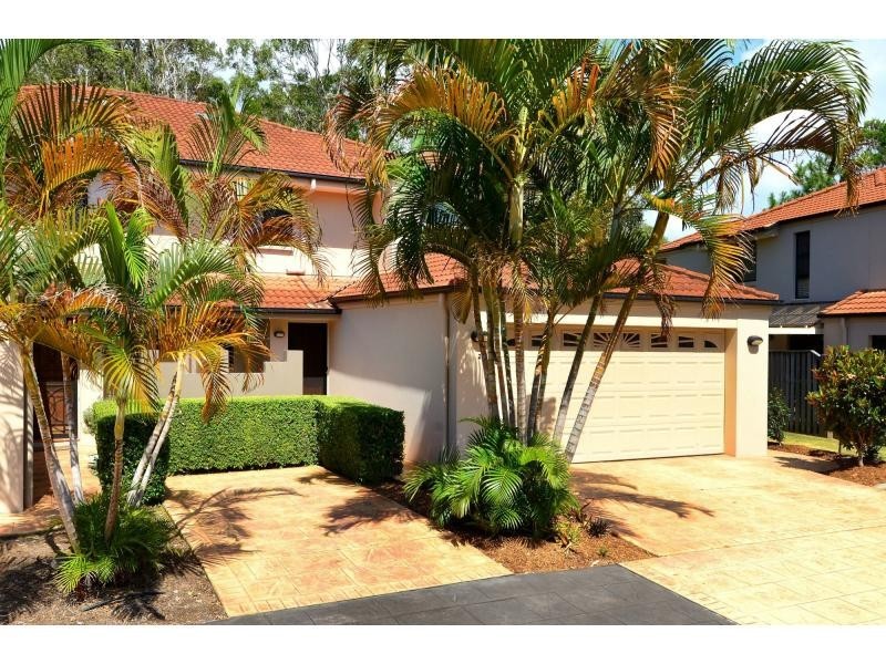 2/10 Cantala Avenue, Miami QLD 4220