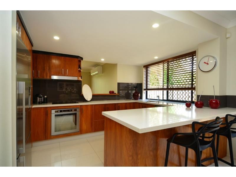 2/10 Cantala Avenue, Miami QLD 4220