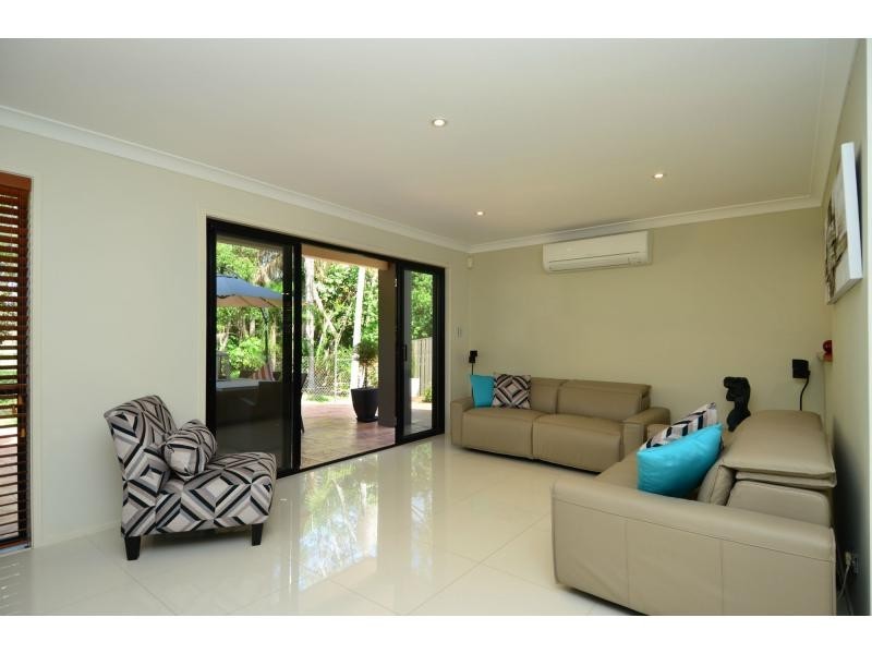 2/10 Cantala Avenue, Miami QLD 4220