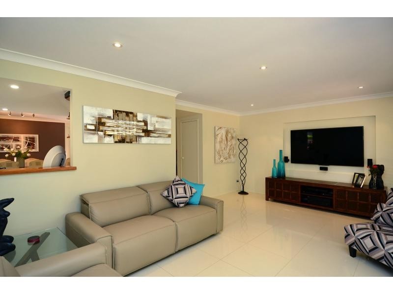 2/10 Cantala Avenue, Miami QLD 4220