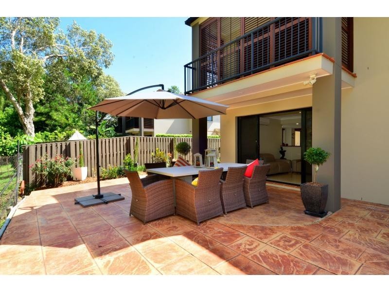 2/10 Cantala Avenue, Miami QLD 4220