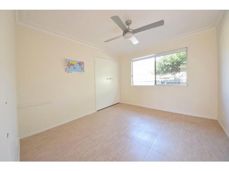 77 Alec Avenue, Mermaid Waters QLD 4218