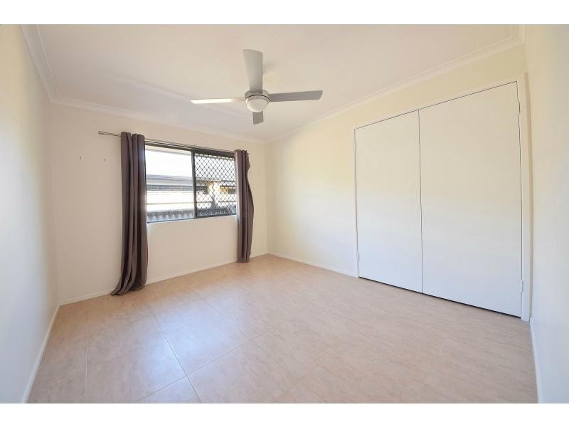 77 Alec Avenue, Mermaid Waters QLD 4218