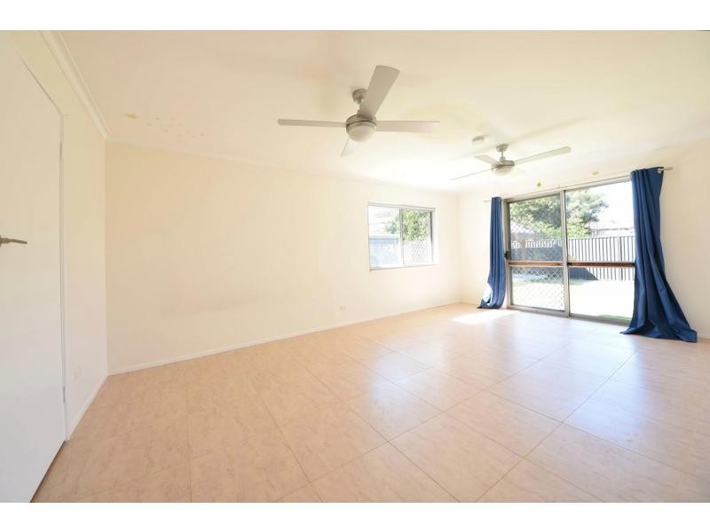 77 Alec Avenue, Mermaid Waters QLD 4218