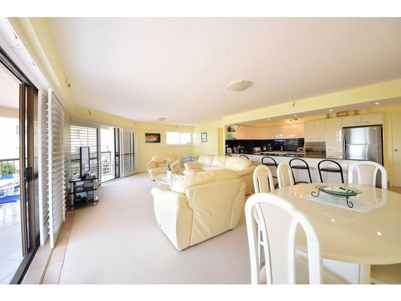 2/146 The Esplanade, Burleigh Heads QLD 4220