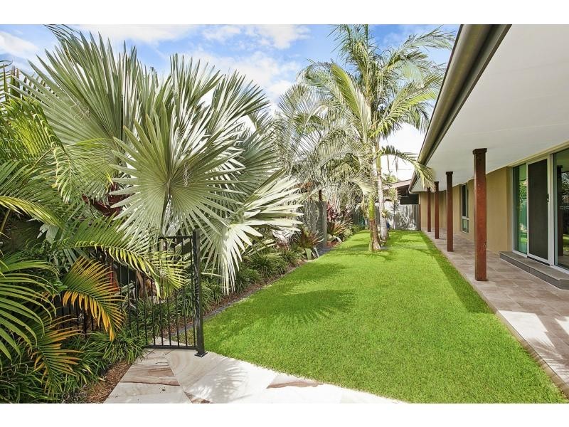 10 Egret Avenue, Burleigh Waters QLD 4220