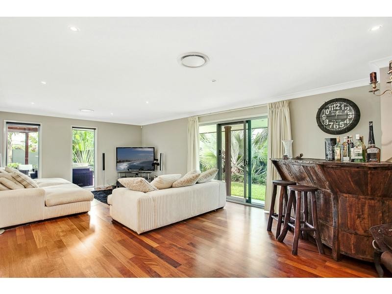 10 Egret Avenue, Burleigh Waters QLD 4220