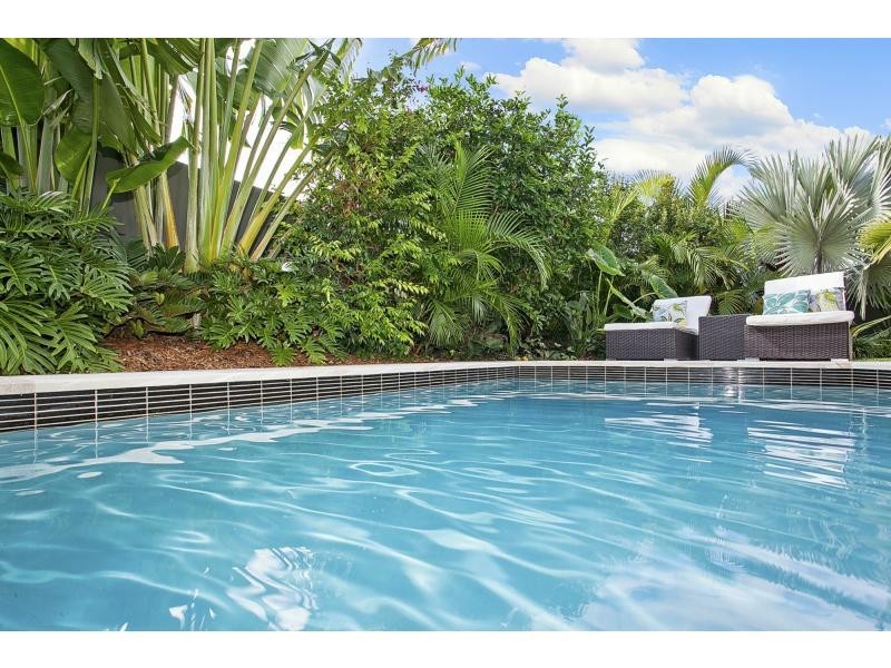 10 Egret Avenue, Burleigh Waters QLD 4220