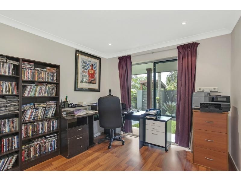 10 Egret Avenue, Burleigh Waters QLD 4220